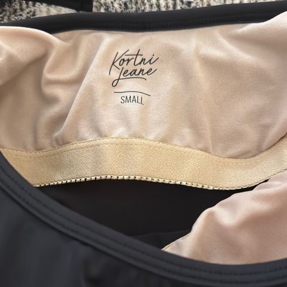 Kortni Jeane Swing Top - Picture 2 of 2